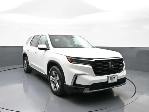 Another view of 2023 Honda Pilot EX-L 7 Passenger for sale in Brooklyn, NY at Plaza Honda