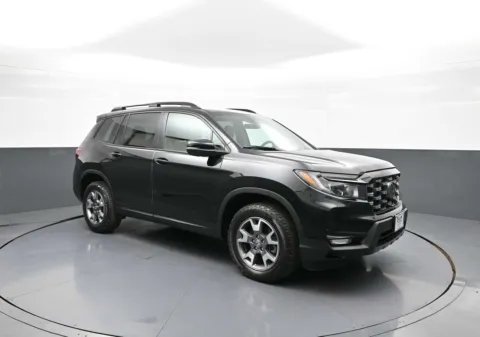 More photos of 2023 Honda Passport TrailSport at Plaza Honda, NY