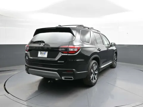More photos of 2025 Honda Pilot Touring at Plaza Honda, NY
