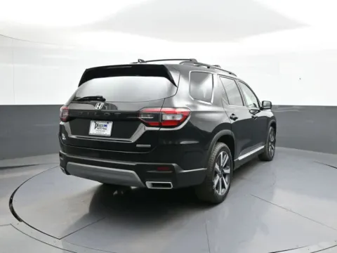 More photos of 2025 Honda Pilot Touring at Plaza Honda, NY