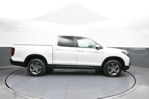More photos of 2023 Honda Ridgeline RTL at Plaza Honda, NY