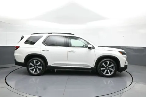 More photos of 2023 Honda Pilot Elite at Plaza Honda, NY