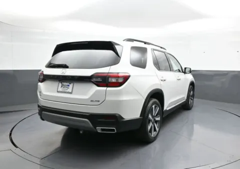 More photos of 2023 Honda Pilot Elite at Plaza Honda, NY