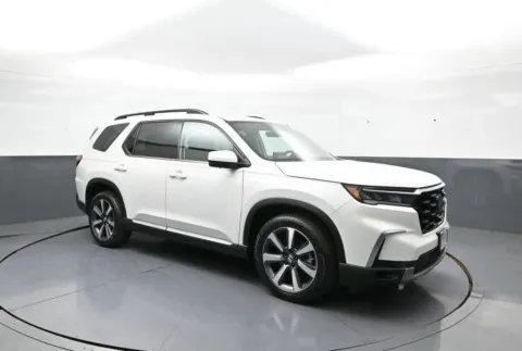 Another view of 2023 Honda Pilot Elite for sale in Brooklyn, NY at Plaza Honda