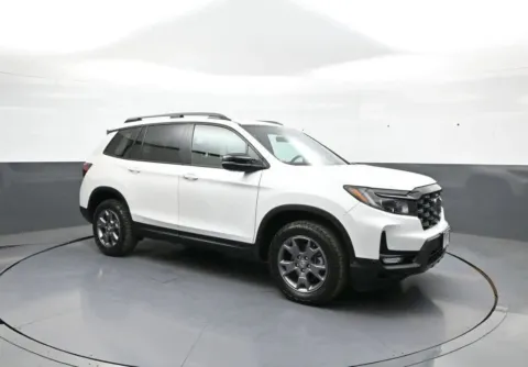 More photos of 2024 Honda Passport TrailSport at Plaza Honda, NY