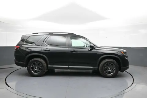 More photos of 2024 Honda Pilot TrailSport at Plaza Honda, NY