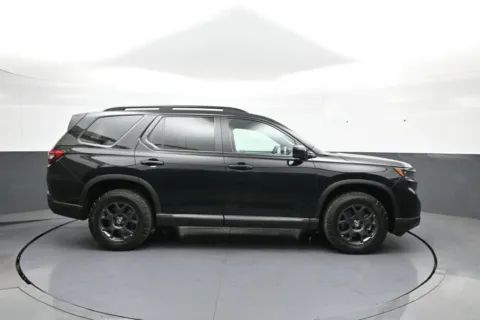 More photos of 2024 Honda Pilot TrailSport at Plaza Honda, NY
