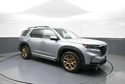 Another view of 2023 Honda Pilot Touring for sale in Brooklyn, NY at Plaza Honda