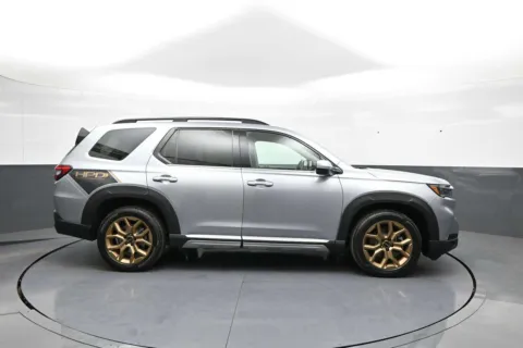 More photos of 2023 Honda Pilot Touring at Plaza Honda, NY