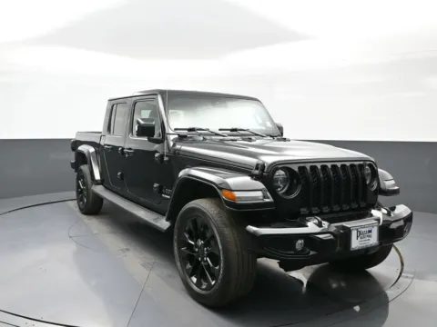 Another view of 2022 Jeep Gladiator Overland for sale in Brooklyn, NY at Plaza Honda