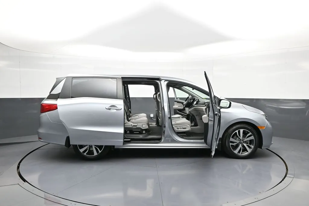 2023 Honda Odyssey Touring - Photo 45