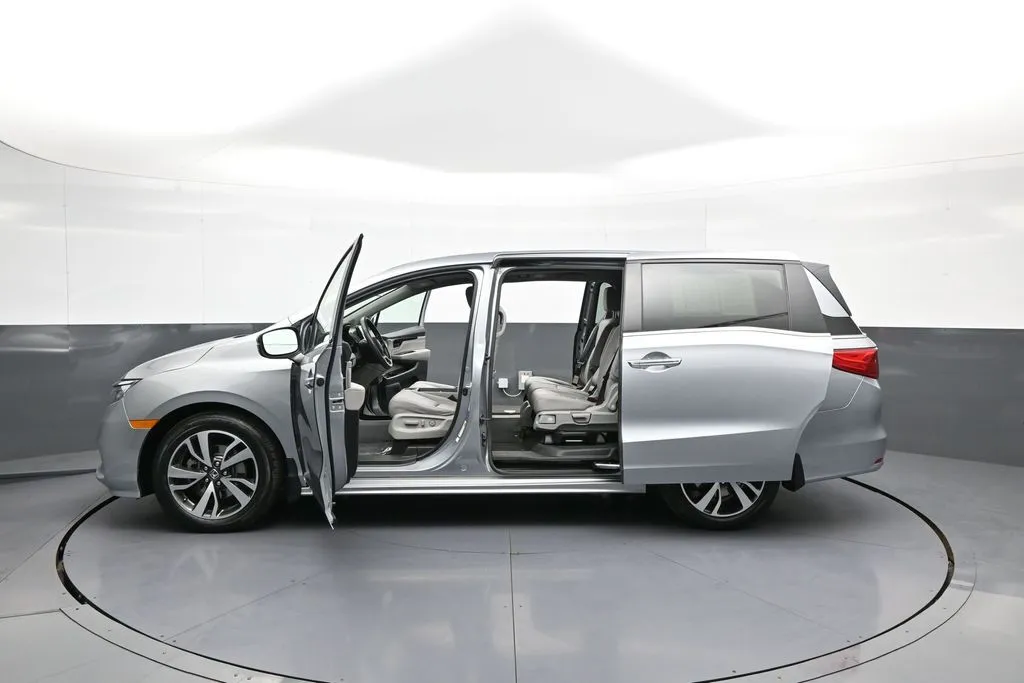 2023 Honda Odyssey Touring - Photo 46