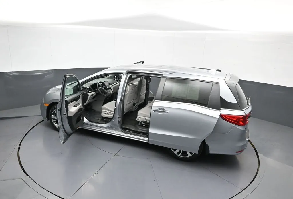 2023 Honda Odyssey Touring - Photo 47