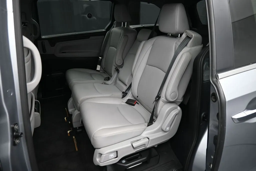 2023 Honda Odyssey Touring - Photo 23