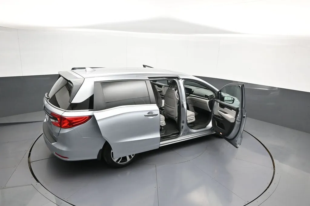 2023 Honda Odyssey Touring - Photo 48