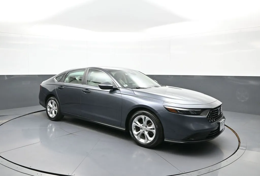 2023 Honda Accord LX - Photo 4