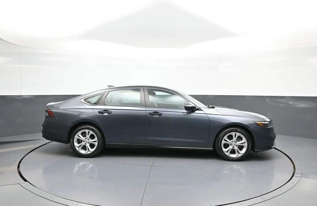 2023 Honda Accord LX - Photo 5