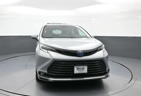 Photos of 2025 Toyota Sienna Woodland Edition for sale in Brooklyn, NY at Plaza Honda