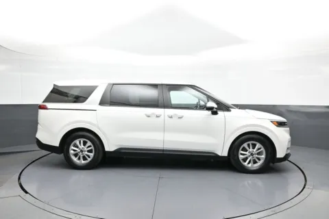 More photos of 2024 Kia Carnival LX at Plaza Honda, NY