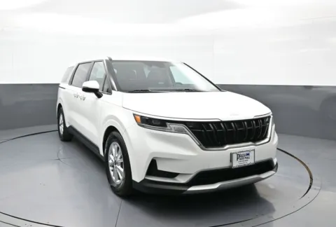 Another view of 2024 Kia Carnival LX for sale in Brooklyn, NY at Plaza Honda