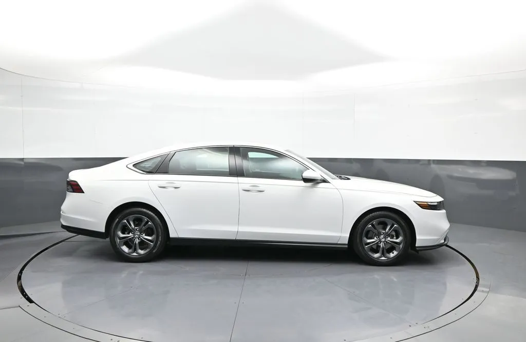 2023 Honda Accord EX - Photo 5