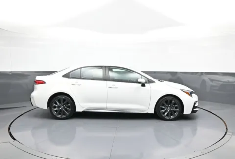 More photos of 2023 Toyota Corolla SE at Plaza Honda, NY