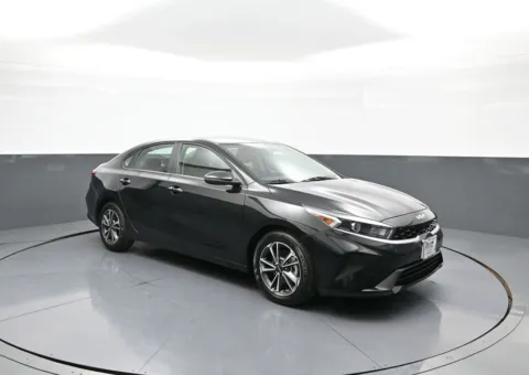 More photos of 2024 Kia Forte LXS at Plaza Honda, NY