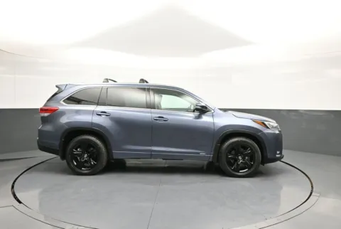 More photos of 2017 Toyota Highlander Hybrid Limited Platinum at Plaza Honda, NY