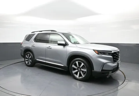 More photos of 2023 Honda Pilot Touring at Plaza Honda, NY