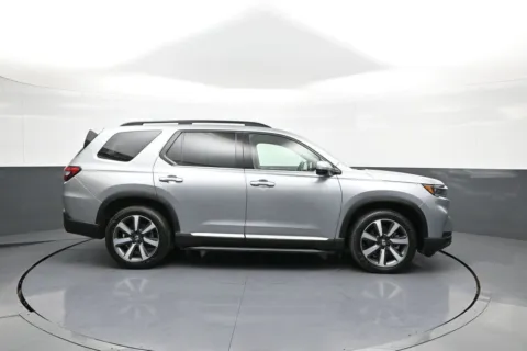 More photos of 2023 Honda Pilot Touring at Plaza Honda, NY