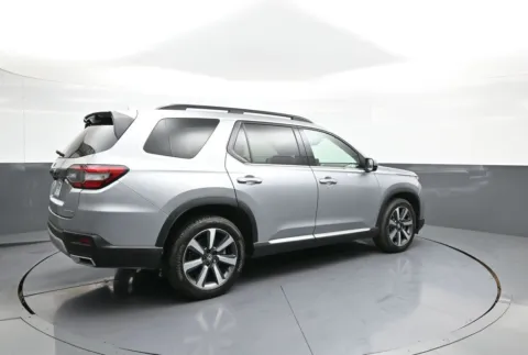 More photos of 2023 Honda Pilot Touring at Plaza Honda, NY