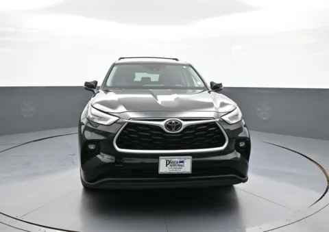Photos of 2023 Toyota Highlander LE for sale in Brooklyn, NY at Plaza Honda