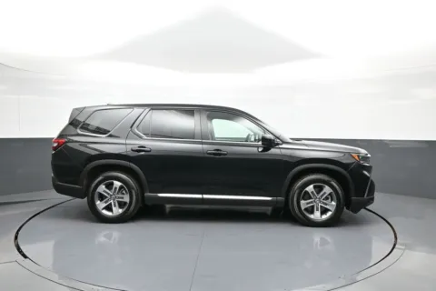 More photos of 2025 Honda Pilot EX-L+ at Plaza Honda, NY