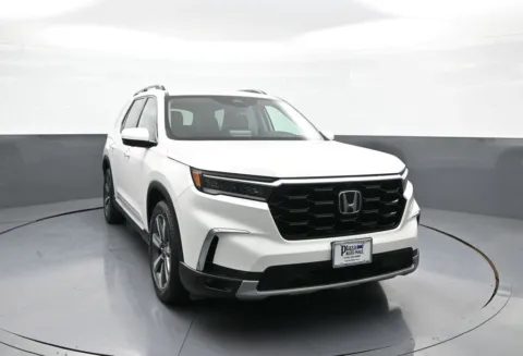Another view of 2025 Honda Pilot Elite for sale in Brooklyn, NY at Plaza Honda