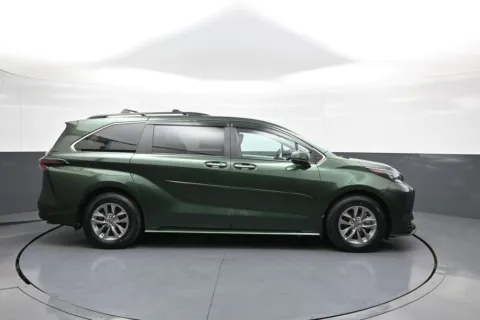 More photos of 2025 Toyota Sienna XLE at Plaza Honda, NY