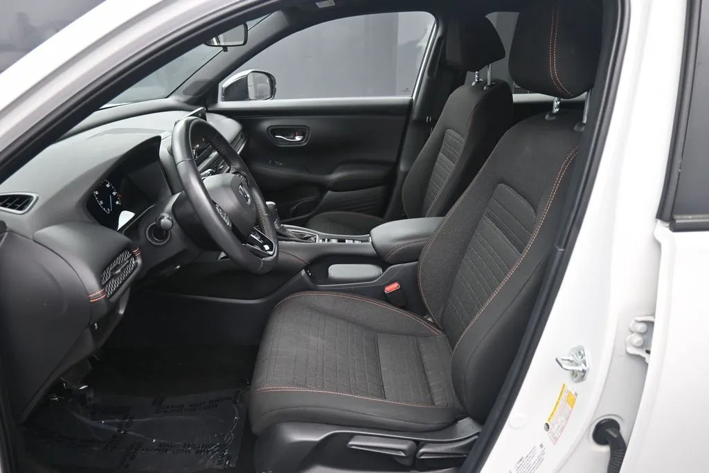 2025 Honda HR-V Sport - Photo 18