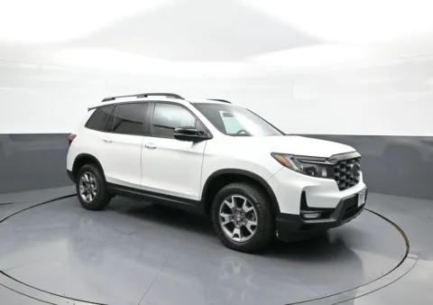 More photos of 2023 Honda Passport TrailSport at Plaza Honda, NY