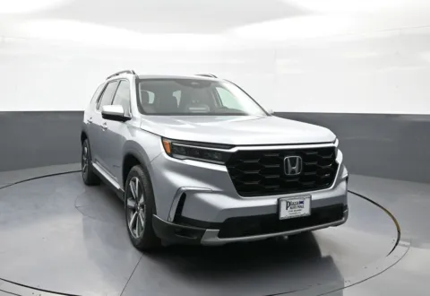 Another view of 2024 Honda Pilot Touring for sale in Brooklyn, NY at Plaza Honda