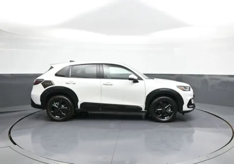 More photos of 2024 Honda HR-V EX-L at Plaza Honda, NY