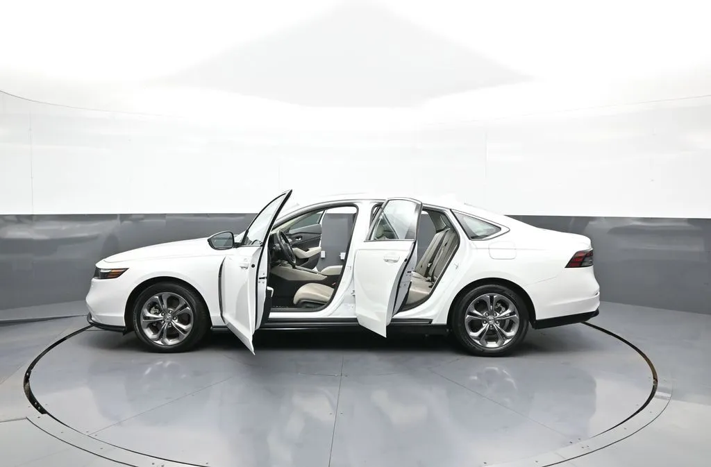 2024 Honda Accord Hybrid EX-L - Photo 42