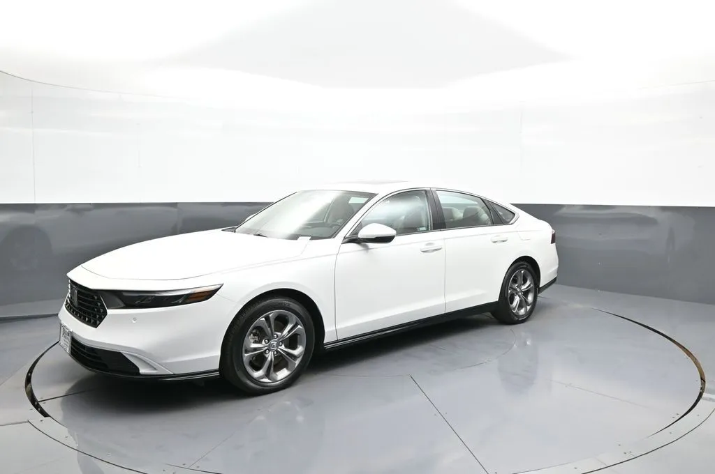 2024 Honda Accord Hybrid EX-L - Photo 10