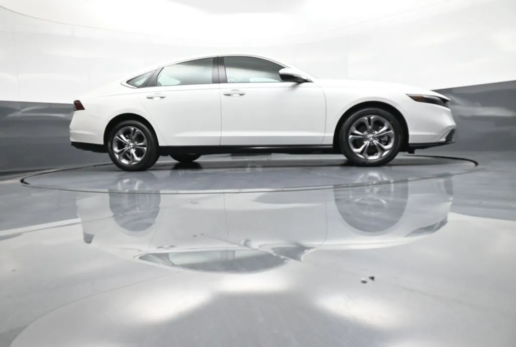 2024 Honda Accord Hybrid EX-L - Photo 28