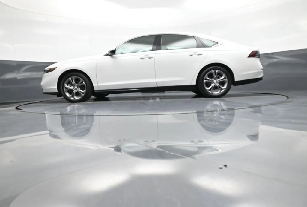 2024 Honda Accord Hybrid EX-L - Photo 32