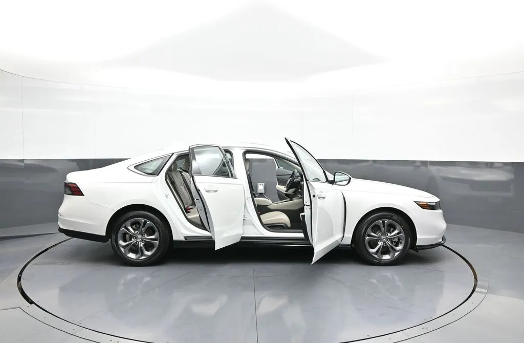 2024 Honda Accord Hybrid EX-L - Photo 41