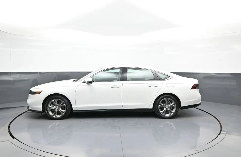 2024 Honda Accord Hybrid EX-L - Photo 9