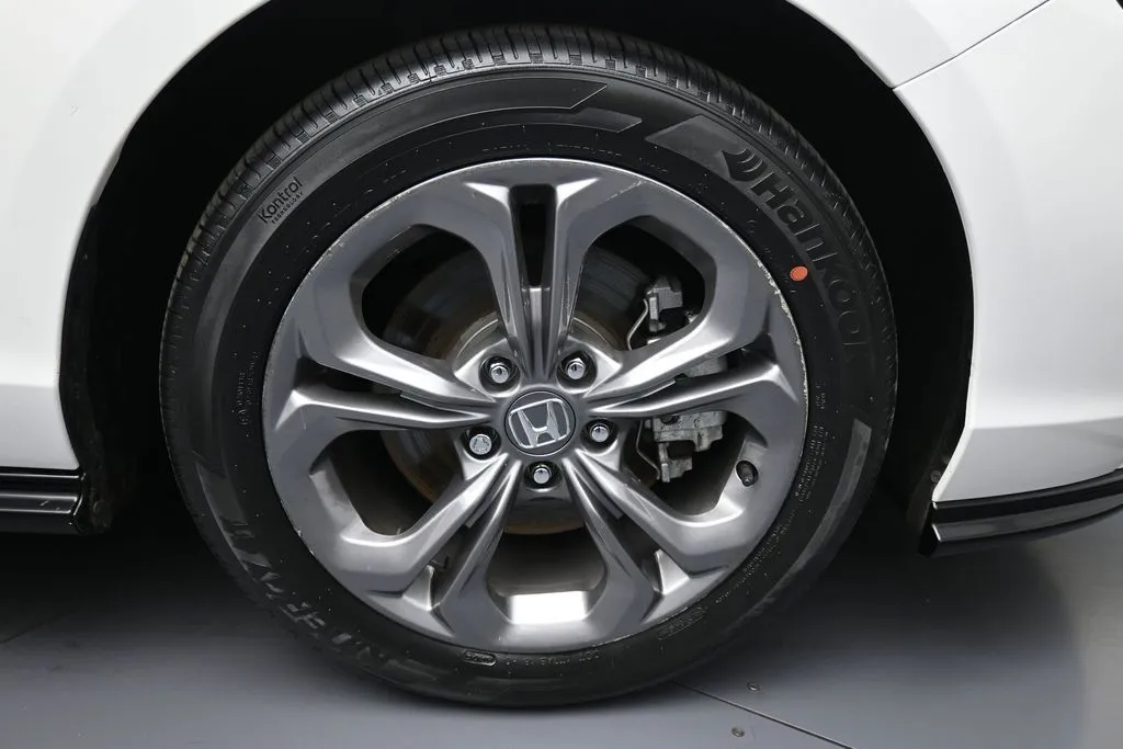 2024 Honda Accord Hybrid EX-L - Photo 13