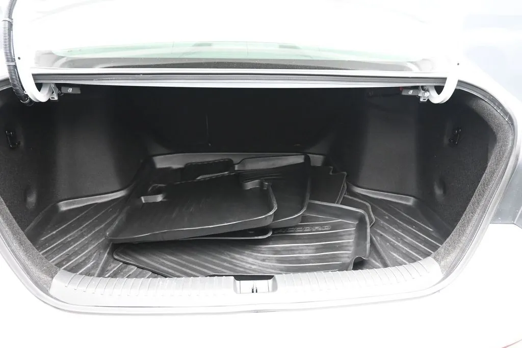 2024 Honda Accord Hybrid EX-L - Photo 22