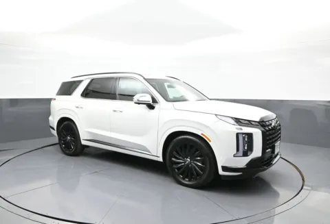 More photos of 2025 Hyundai Palisade Calligraphy Night Edition at Plaza Honda, NY