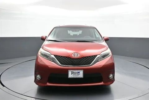 Photos of 2017 Toyota Sienna SE for sale in Brooklyn, NY at Plaza Honda