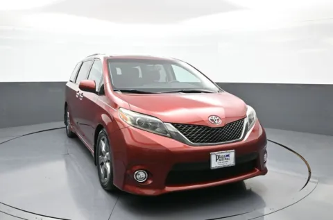 Another view of 2017 Toyota Sienna SE for sale in Brooklyn, NY at Plaza Honda
